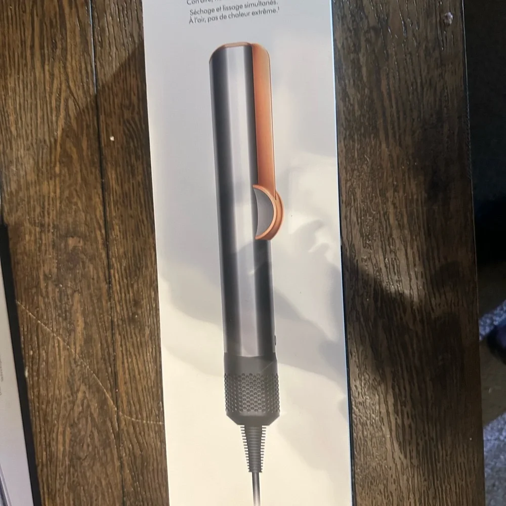 Dyson - Picture 2 of 4